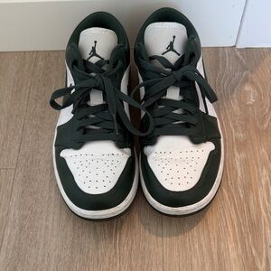 Nike Black and White Women's Sneakers